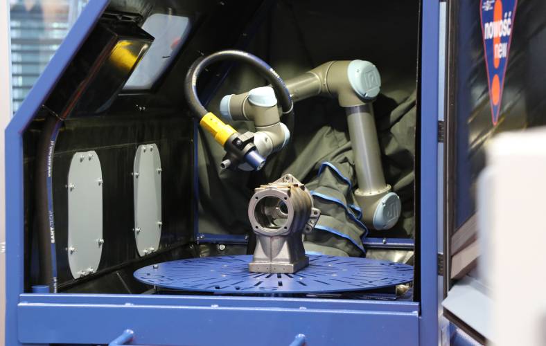 Автоматическая пескоструйная (абразивоструйная) установка – установка для очистки с роботом