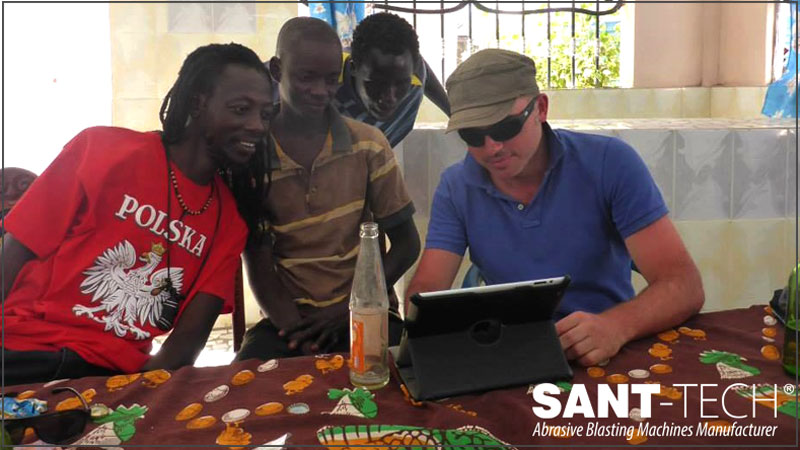 Sant-Tech помогает нуждающимся детям в Африке