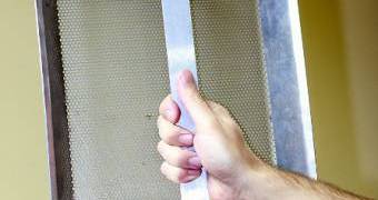 Dust-free cabinet sandblaster R-70