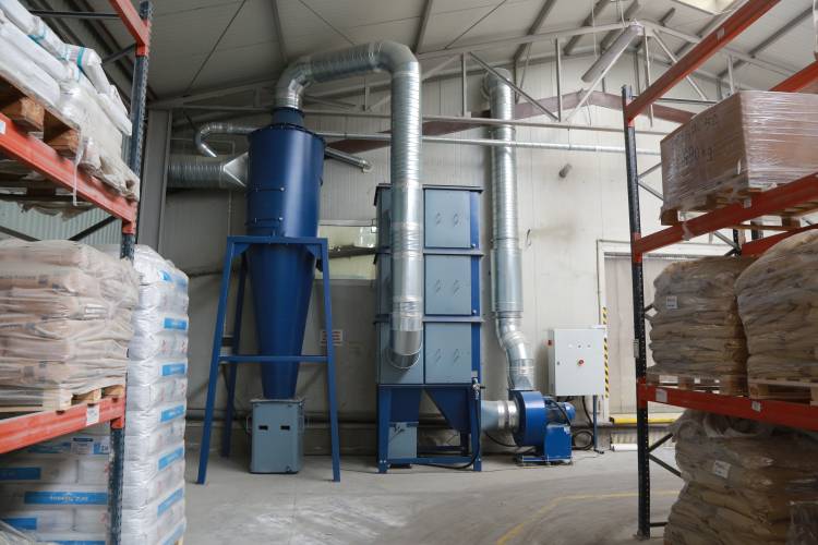 Dust collecion and filtration systems