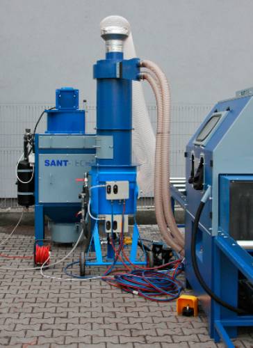 Sandblaster with roller conveyor